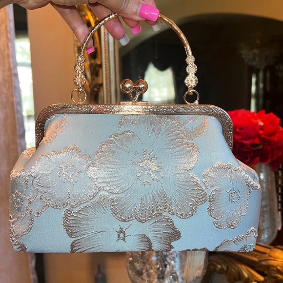 NIP Floral Pattern Evening Clutch Bag with Buckle Closure - Fabric Shoul… - Picture 5 of 7